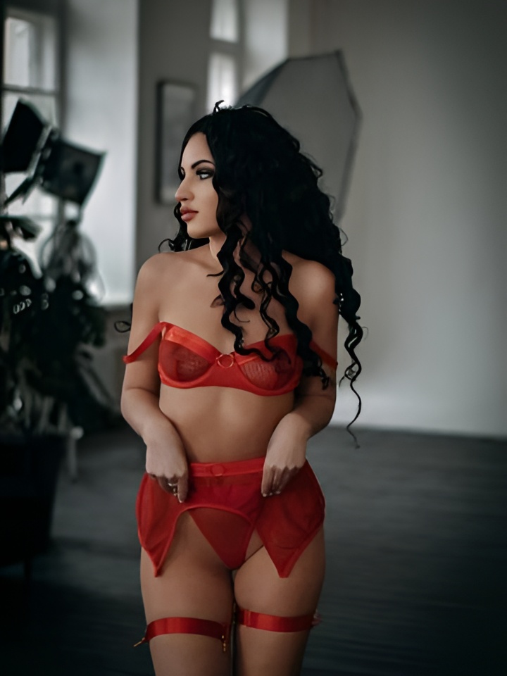 Елена привлекальеная девушка из Златоуста цена от 4000 руб