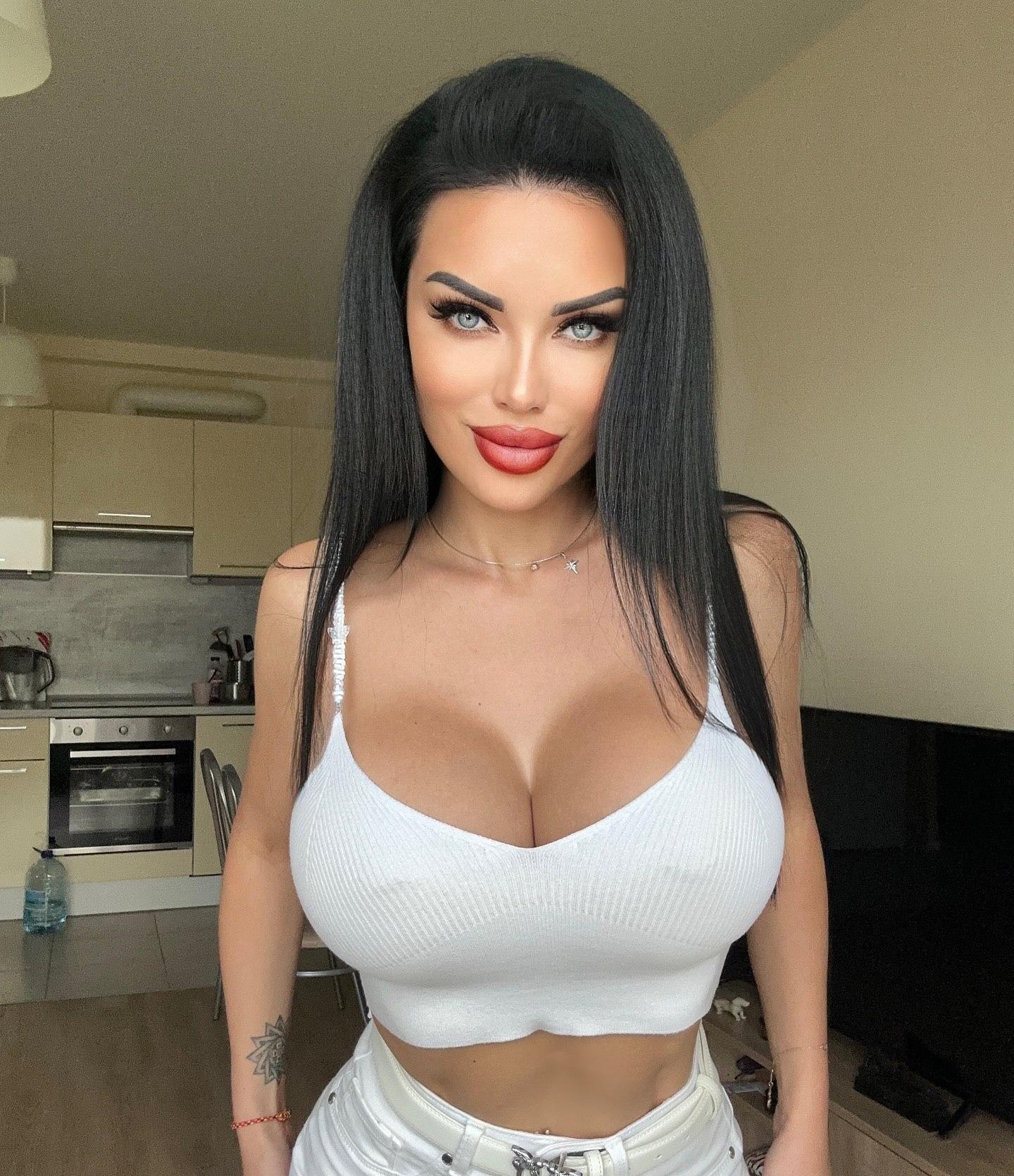 Оксана привлекальеная девушка из Златоуста цена от 6000 руб