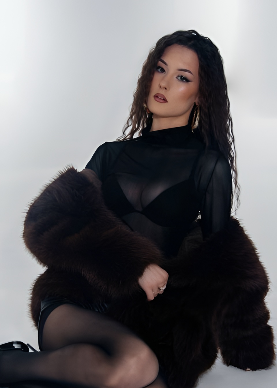 Юля привлекательная девушка из Златоуста цена от 6000 руб