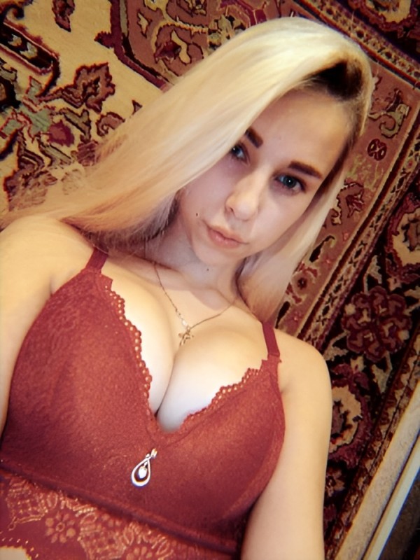 Адель привлекательная девушка из Златоуста цена от 3000 руб