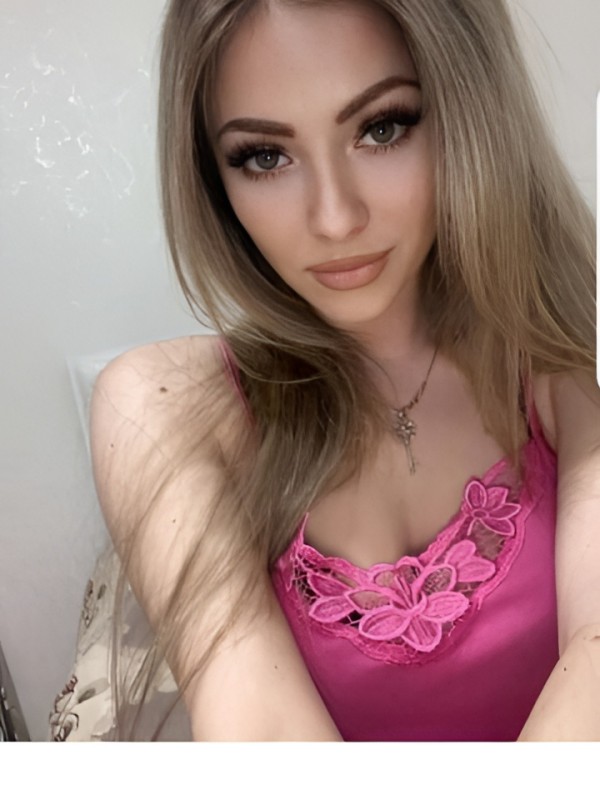 Рената привлекательная девушка из Златоуста цена от 2500 руб